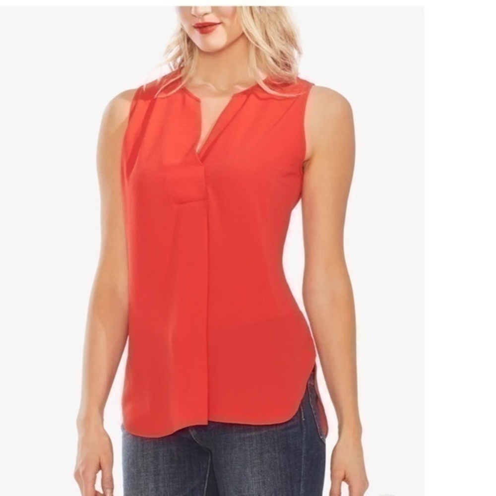 Sleeveless top with breast pocket